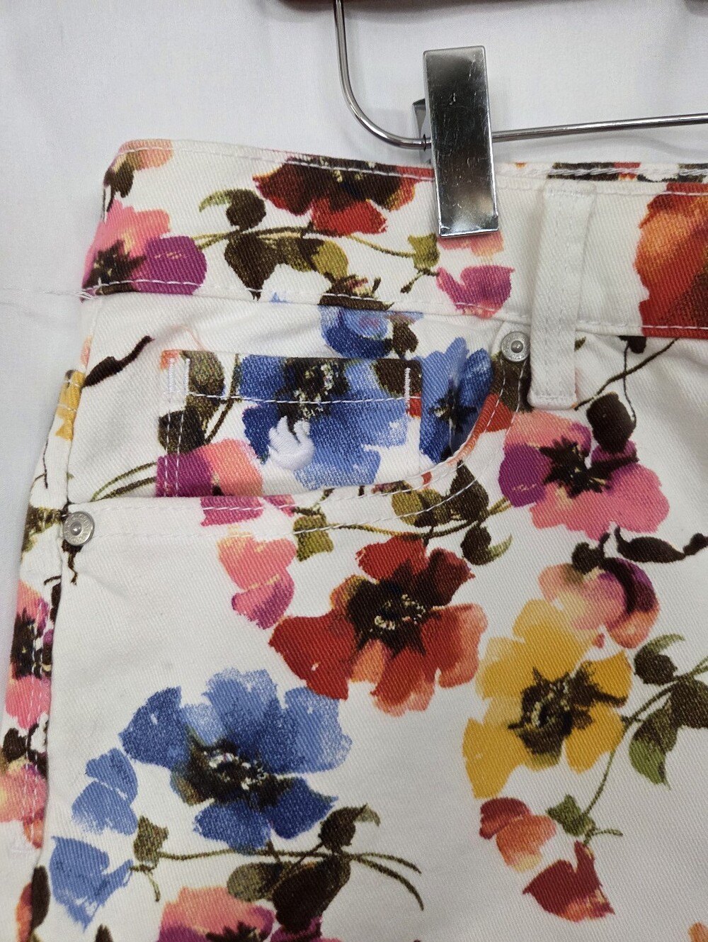 Gloria Vanderbilt White Floral Jean Shorts Size 14 - Picture 4 of 10